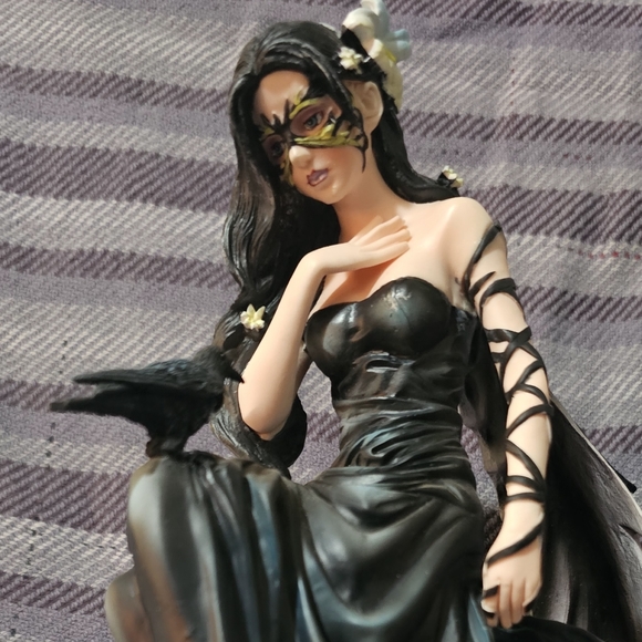 Dark Skies Fairy Raven Statue - Picture 2 of 4